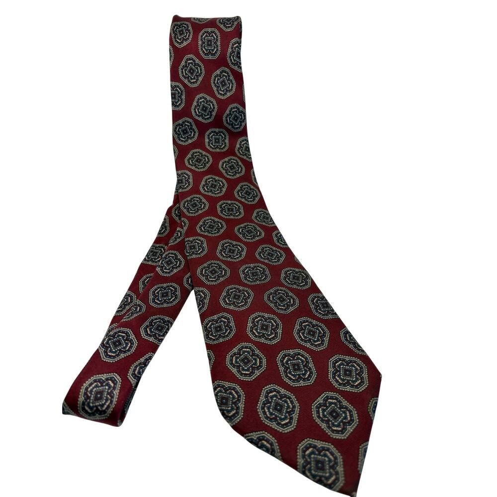 HALSTON III Men’s Necktie with Medallion Pattern